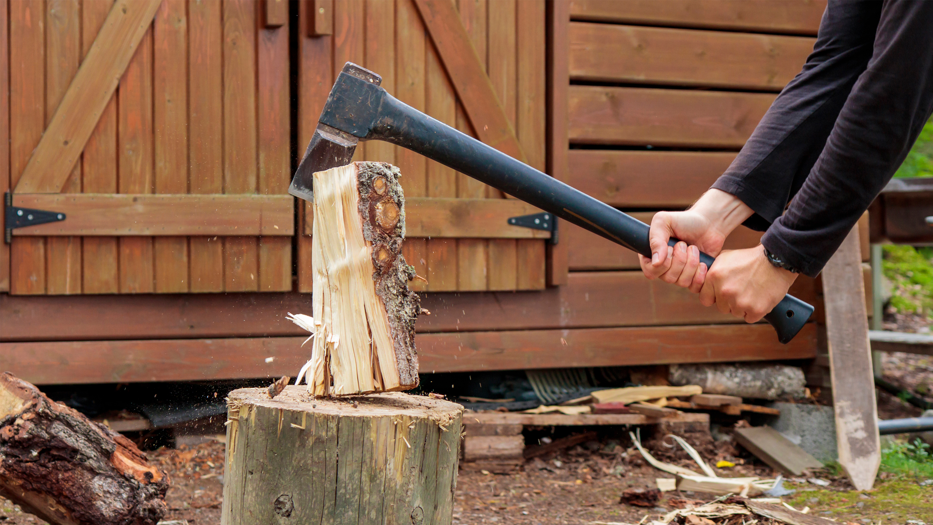 hands axe firewood man chopping wood fire heat preparing firewood winter_3000pxW